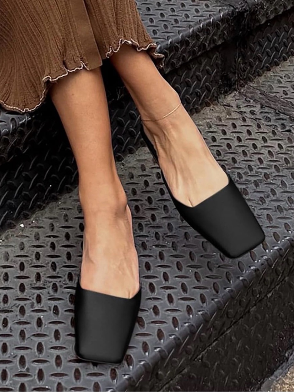 NIB Coutgo Kitten Heel Closed Square Toe Slip On Mules - Size 8.5